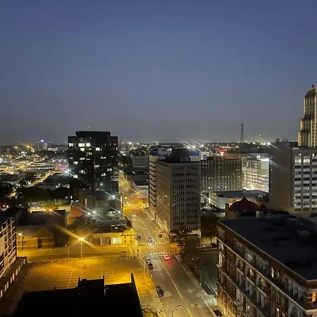 Oasis In The Heart Of Downtown Memphis Apartment